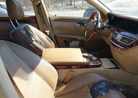 2008 Mercedes-Benz S 550 z USA, uszkodzony, nr VIN WDDNG71X08A214875